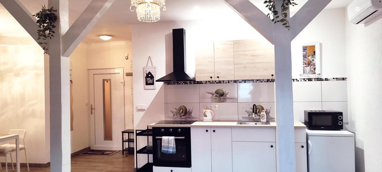 Apartman - Cafe Princ Pod Hradem Wifi, Klima Šternberk Zewnętrze zdjęcie