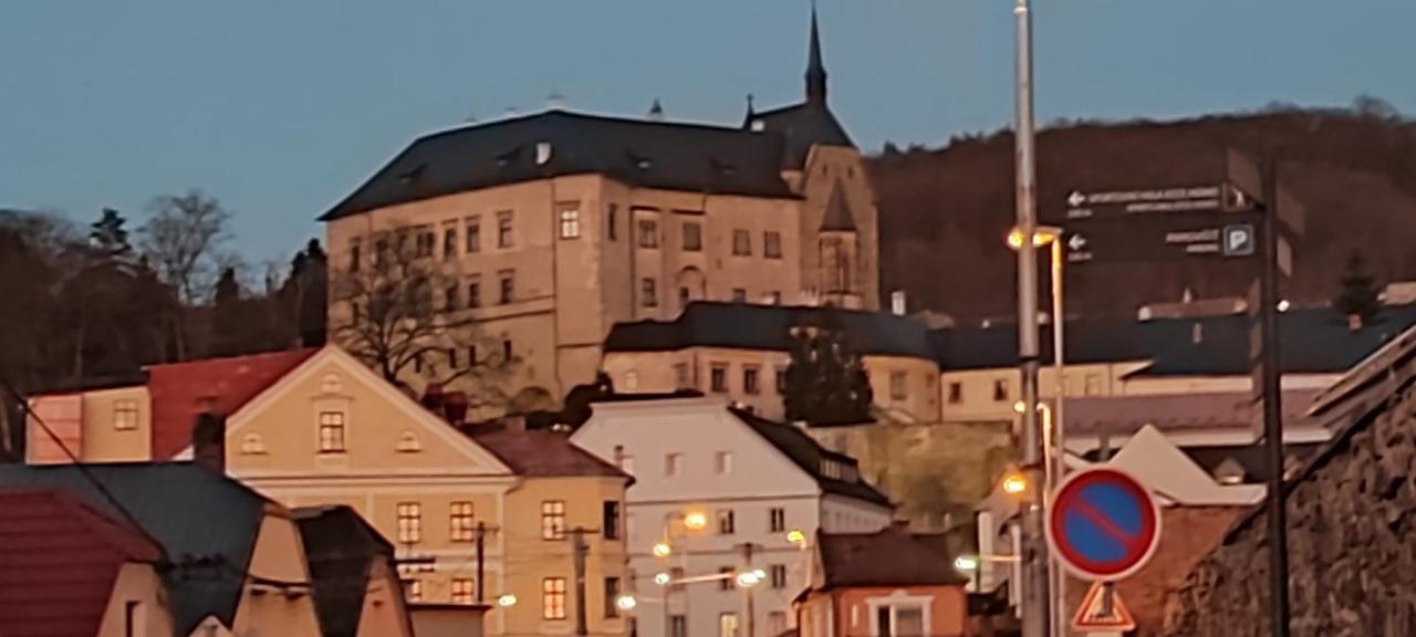 Apartman - Cafe Princ Pod Hradem Wifi, Klima Šternberk Zewnętrze zdjęcie